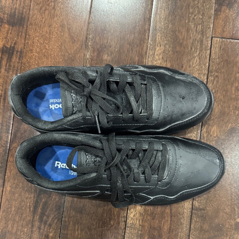 Black Reebok shoes - Picture 2 of 4